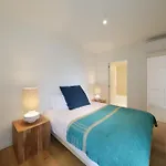 Elegant 2br With Pool & Garden Διαμέρισμα