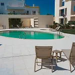 Elegant 2br With Pool & Garden Ταβίρα